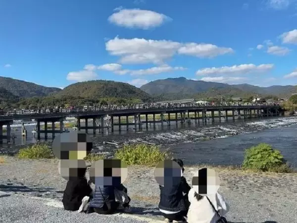 「【京都嵐山渡月橋】ご覧いただこう… 京都屈指の紅葉名所ハイシーズン 驚愕の混雑を！」の画像