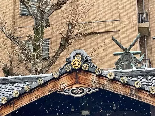 「【2024京都金運】一粒万倍日＆新NISAに祈願！輝く黄金鳥居パワースポット「御金神社」」の画像