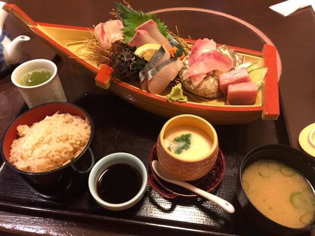 【京都ランチ】カキフライや海鮮丼激ウマ！若狭湾の幸をゆったり堪能「いけす料理卑弥呼」