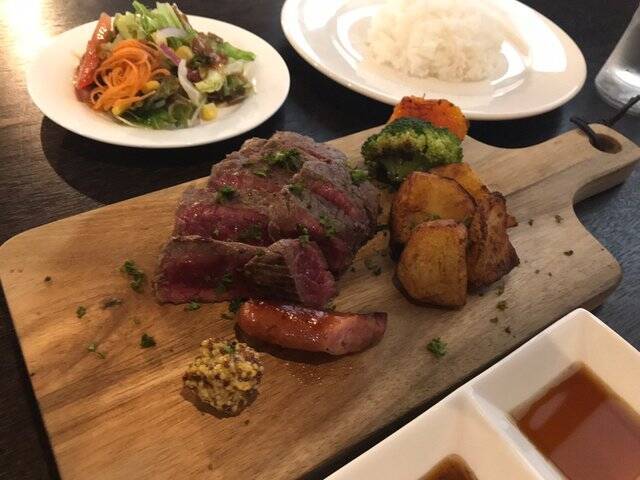 【京都ランチ】祇園祭で沸く四条烏丸で手軽に国産牛ステーキを「お肉ビストロブロック」