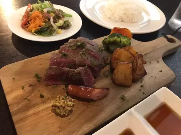 「【京都ランチ】祇園祭で沸く四条烏丸で手軽に国産牛ステーキを「お肉ビストロブロック」」の画像