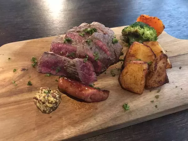 「【京都ランチ】祇園祭で沸く四条烏丸で手軽に国産牛ステーキを「お肉ビストロブロック」」の画像