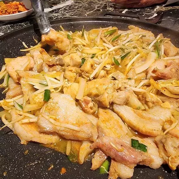 「京都駅から徒歩圏内　お手軽価格で使いやすい韓国料理店！「元祖 ちぢみの王様」」の画像