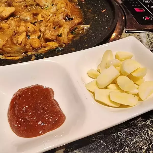 「京都駅から徒歩圏内　お手軽価格で使いやすい韓国料理店！「元祖 ちぢみの王様」」の画像