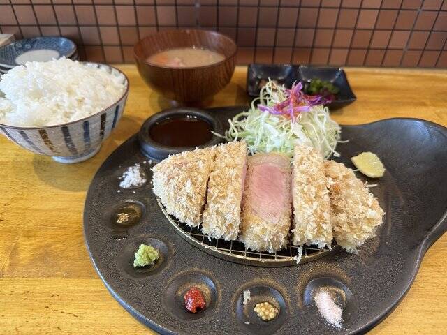 【京都ランチ】低温でじっくりと揚げるジューシーとんかつ「寿樹 伏見稲荷店」