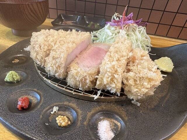 【京都ランチ】低温でじっくりと揚げるジューシーとんかつ「寿樹 伏見稲荷店」