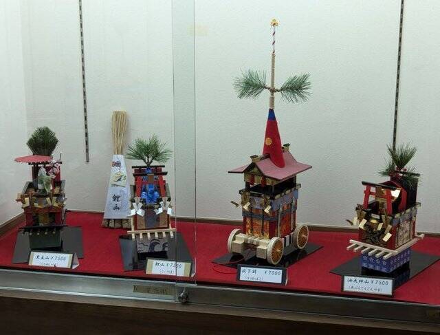 【京都長岡京】西陣織の金蘭を使用した精巧な[『祇園祭』 山鉾のミニチュアを展示