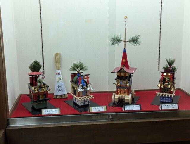 【京都長岡京】西陣織の金蘭を使用した精巧な[『祇園祭』 山鉾のミニチュアを展示