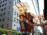 「【祇園祭2022】長さ約4メートルの剣鉾、心地よい鈴の音が印象的な剣鉾奉納神事と曳き初め「大船鉾」」の画像1