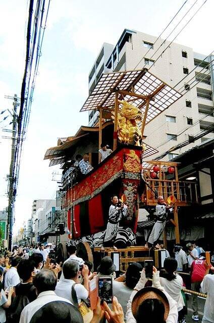 【祇園祭2022】長さ約4メートルの剣鉾、心地よい鈴の音が印象的な剣鉾奉納神事と曳き初め「大船鉾」