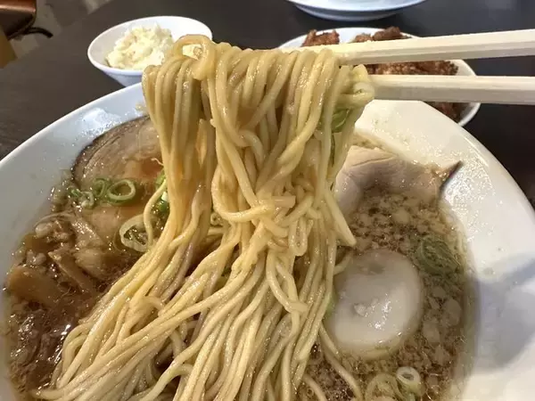 「【京都ラーメン】背脂チャッチャの醤油ラーメン！四条大宮に移転「麺飯食堂 てら田や」」の画像