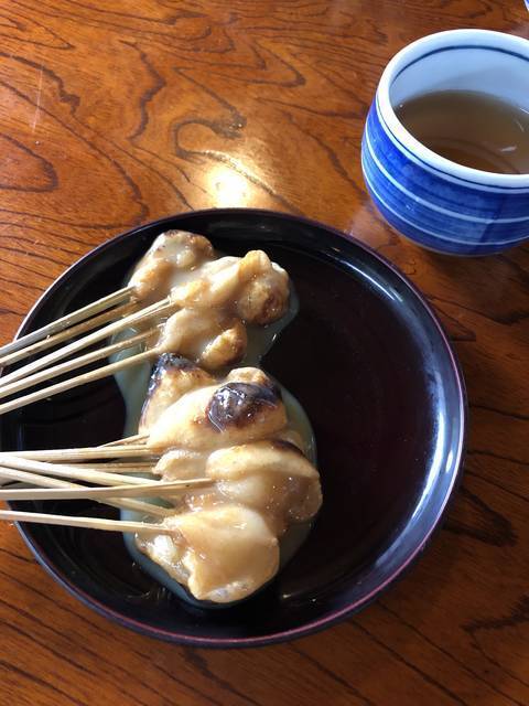 いにしえより変わらぬ味を楽しむ、あぶり餅☆本家かざりや【今宮神社】