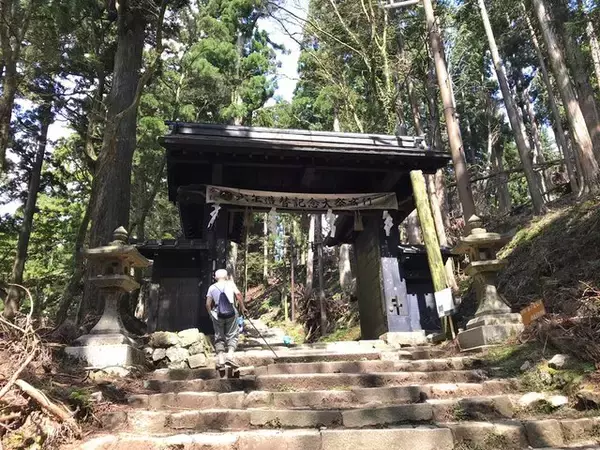 「【京都登山】『火廼要慎』のお札で有名な地元民御用達霊山！秋山風景存分に「愛宕神社」」の画像
