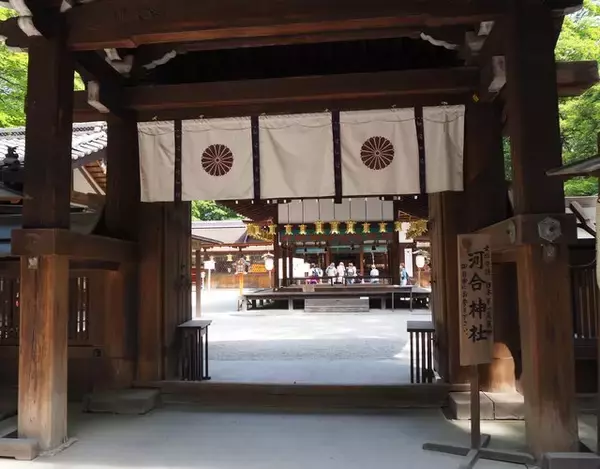 太古の森、世界遺産「下鴨神社」で恋愛成就ツアー