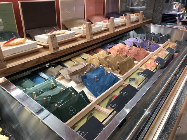 【京都駅構内】手軽に腸活！京漬物の老舗が手がける乳酸発酵ドリンクで快腸☆「酵房西利 亰（みやこ）店」