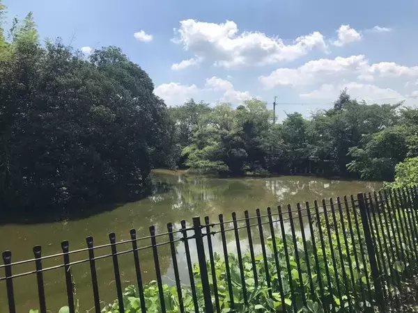 「【京都ぶらり】住宅街に濠跡も残る京都府南部最大級の前方後円墳「二子塚古墳」」の画像