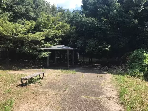「【京都ぶらり】住宅街に濠跡も残る京都府南部最大級の前方後円墳「二子塚古墳」」の画像