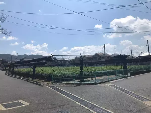 【京都ぶらり】住宅街に濠跡も残る京都府南部最大級の前方後円墳「二子塚古墳」