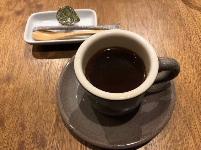 コーヒーロースターの名店「ウニール」のスペシャルティコーヒーがいただける『巣箱』