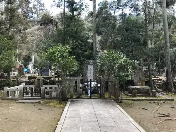 「【京都お墓】NHK大河ドラマにもなった新島襄・八重夫妻眠る山中「同志社墓地」」の画像