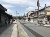 「【京都ぶらり】嵐山渡月橋スグの和菓子の歴史をたどる史跡「煎餅発祥の地」」の画像1