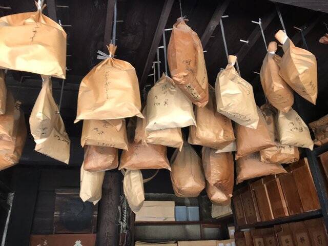 【京都老舗】カオスな店構えが名物☆創業320年の和漢薬店が閉店「平井常榮堂薬房」