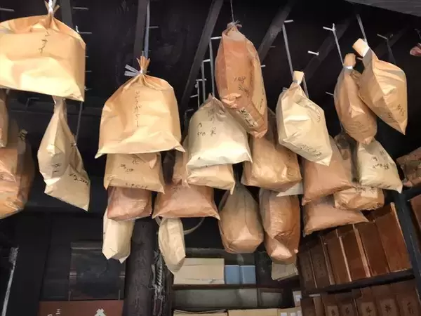 「【京都老舗】カオスな店構えが名物☆創業320年の和漢薬店が閉店「平井常榮堂薬房」」の画像