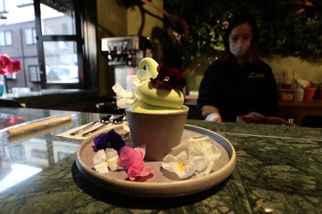 巷で話題の蘭のソフトクリーム カフェのあるフラワーショップ Maestro マエストロ 京都 御所南 21年3月日 エキサイトニュース