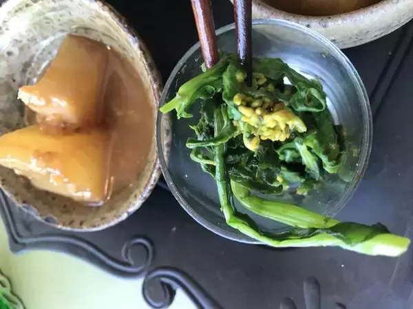 「【京都ランチめぐり】テイクアウトあり！季節の小鉢が並ぶ身体喜ぶヴィーガン料理「平和的ごはんパドマ」」の画像