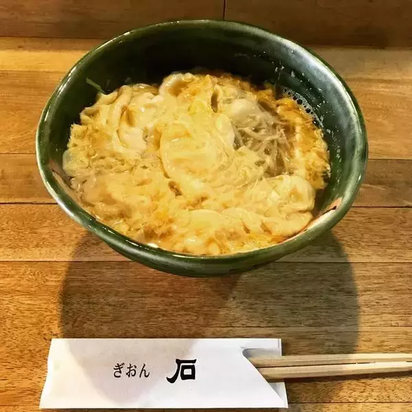 「【京都石めぐり】祇園八坂神社前の名物店！ズラリと並ぶ天然石や化石に興奮★「ぎおん石」」の画像