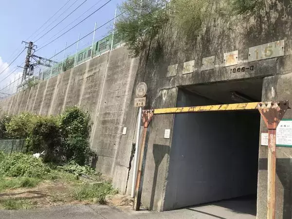 【京都心霊スポット】知る人ぞ知る恐怖スポット！墓場に囲まれたレンガ造りの中に観音様？「厨子奥トンネル」