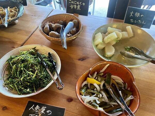 京都ランチ 大原野菜たっぷりのおばんざいが食べ放題 大原リバーサイドカフェ来隣 21年5月24日 エキサイトニュース