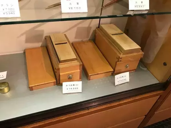 「道具にこだわる！京の台所・錦市場の創業450年老舗の鰹節削り器「有次」」の画像