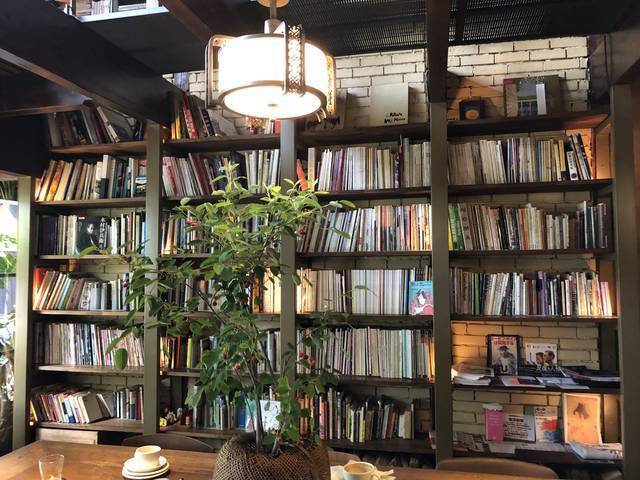 【丸太町カフェ】ゆったりと過ごせる『カフェ ビブリオティック ハロー』【ブックカフェ】