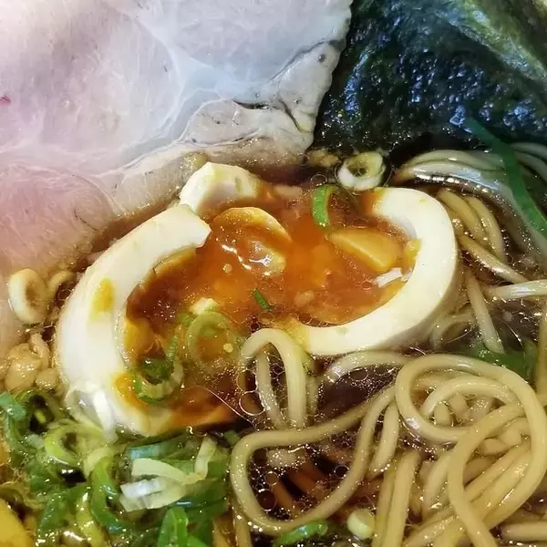 「京都にも進出！滋賀発祥、勢力拡大中のラーメン店「熟成醤油らーめん 十二分屋」」の画像