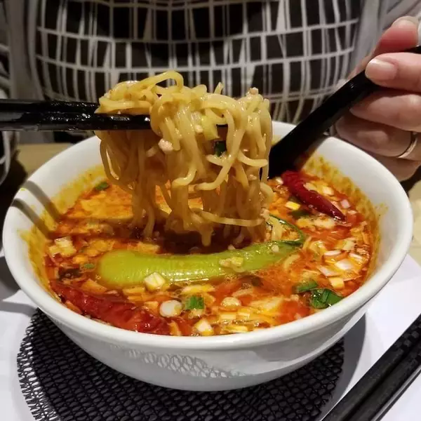 「京都駅近く、濃厚担々麺の専門店「担担麺 胡（えびす）」」の画像