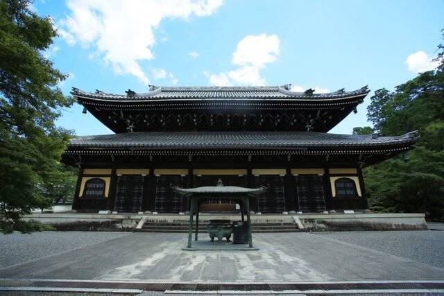 【南禅寺】古都の雅やかな夏の情景。穴場的な蓮池、壮大な三門と水路閣、青もみじ【京都花めぐり】