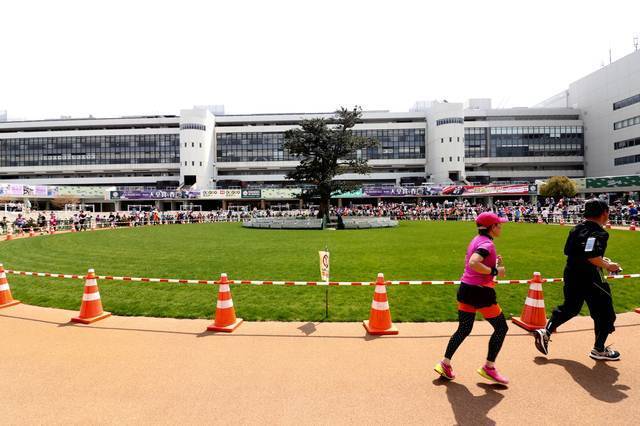 気分はサラブレッド 京都競馬場で初のマラソンイベントが開催されました Kyoto競馬run 2019年4月14日 エキサイトニュース