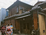 「【京都のおしゃれなスタバ】川床席やお寺ビュー、畳席など京都ならではの特徴あるスタバのまとめ」の画像1