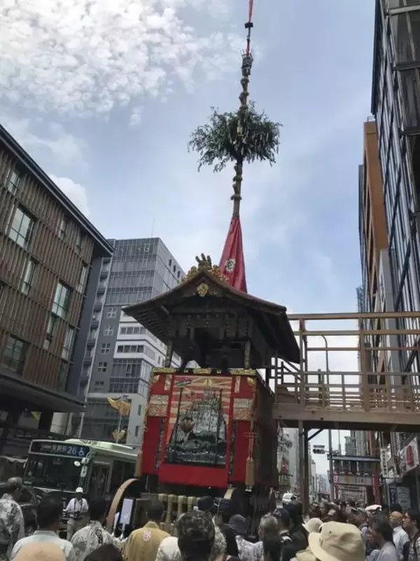 「【2019京都祇園祭】鉾建て途中風景☆貴重な長刀鉾天井画や神官清払いも☆」の画像