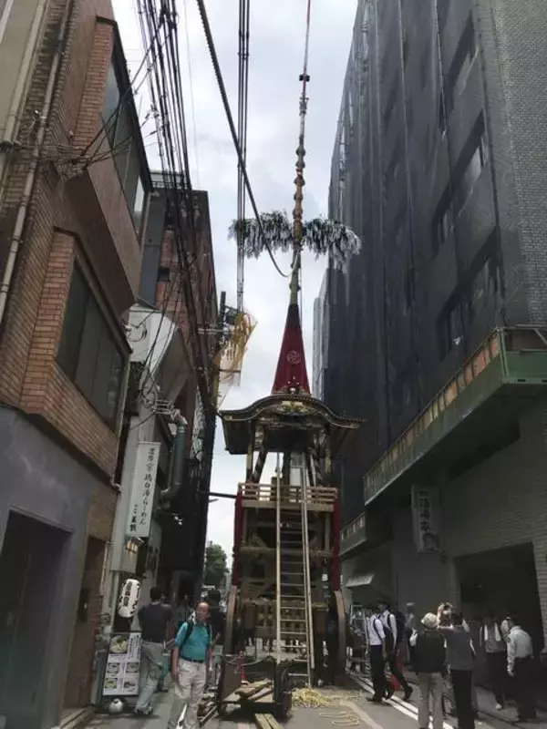 「【2019京都祇園祭】鉾建て途中風景☆貴重な長刀鉾天井画や神官清払いも☆」の画像