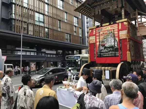 「【2019京都祇園祭】鉾建て途中風景☆貴重な長刀鉾天井画や神官清払いも☆」の画像