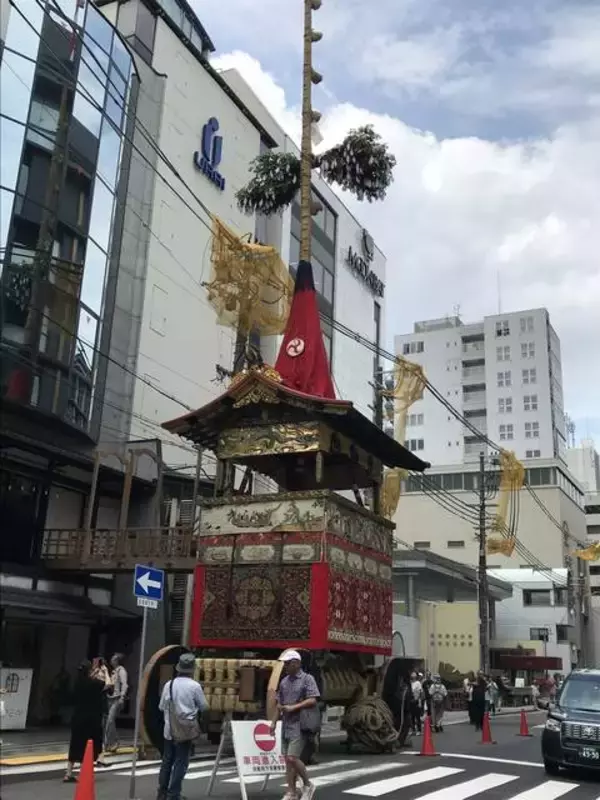 「【2019京都祇園祭】鉾建て途中風景☆貴重な長刀鉾天井画や神官清払いも☆」の画像