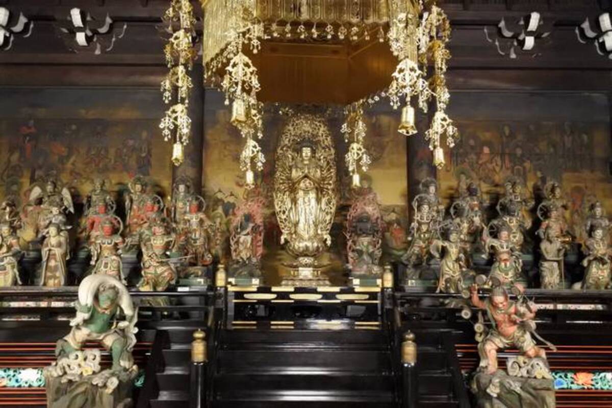 吉田兼好銅製像 （京都・金閣寺：徒然草に登場した旧西園寺の梵鐘 