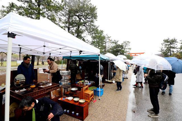 ヒットの予感！？毎月開催「平安蚤の市」の第１回目が開催されました！【京都・岡崎公園】