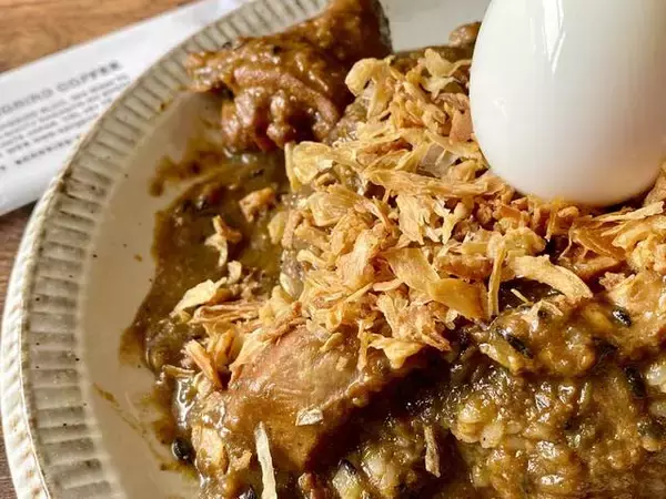 「【Uber Eats】おうちで再現！鳥の巣カレー『ソングバードコーヒー』」の画像