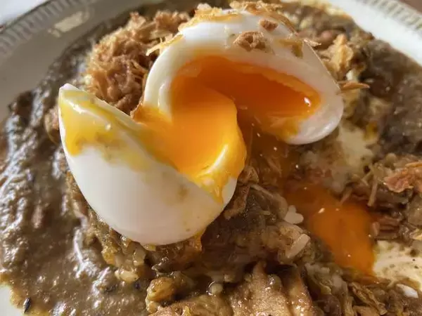 「【Uber Eats】おうちで再現！鳥の巣カレー『ソングバードコーヒー』」の画像