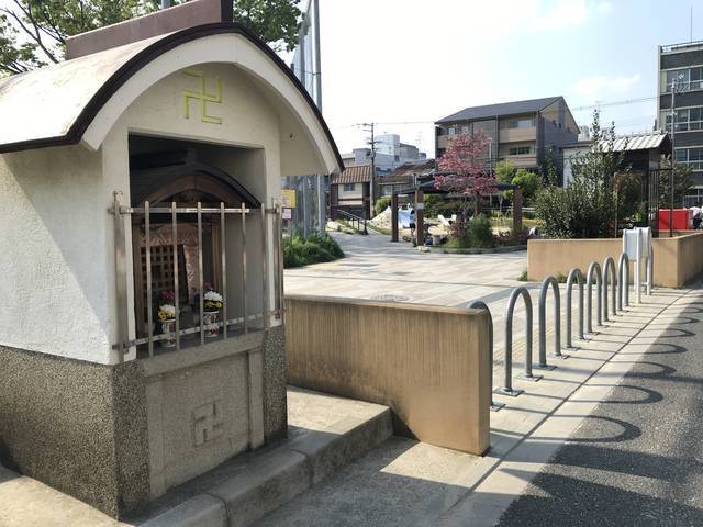 京都建物めぐり 園内遊歩道にある ラジオ塔 遺構 トイレや足つぼマッサージ完備 橘公園 年5月3日 エキサイトニュース