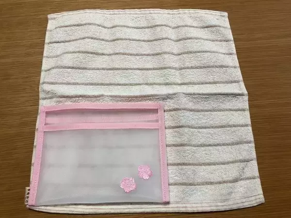 「使用後の濡れたハンカチ問題は『井澤屋』のハンカチケースで解決！」の画像