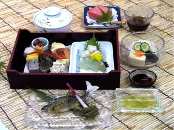 「マイナスイオンたっぷりの京都・三尾（高雄・槇尾・栂尾）ウォーキング【京の夏の旅】」の画像